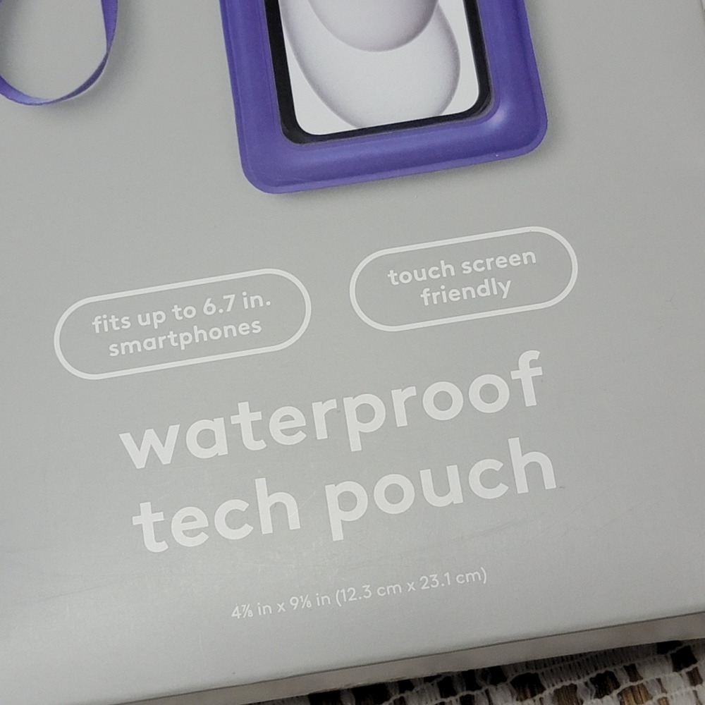 Waterproof Floating Phone Case - Picture 3 of 6